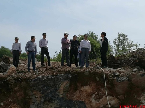 市水務局檢查市水務發(fā)展有限公司防汛工作